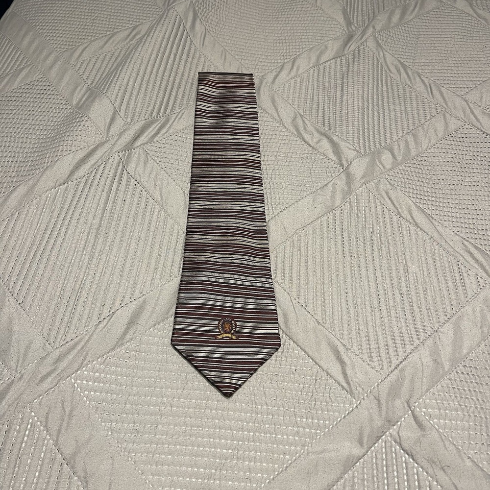 Vintage Tommy Hilfiger Men's Classic 100% Silk Tie Burgundy‎ Gray Stripes Logo